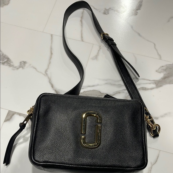 Marc Jacobs Handbags - Marc Jacobs Black Crossbody Bag